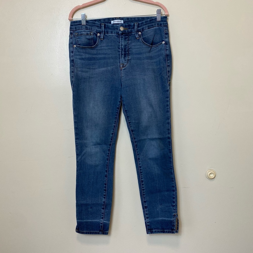 Good American by Khloe Kardashian Jeans. Blue. Size 10/30